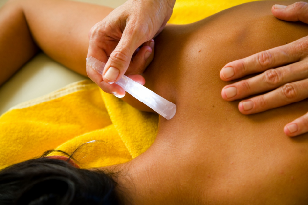 Edelsteinmassage – Harmonisierende Kraft der Steine - Hotel Allmer